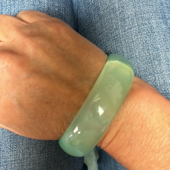 Hand-Carved Natural Jade Bracelet - Picture 3 of 4